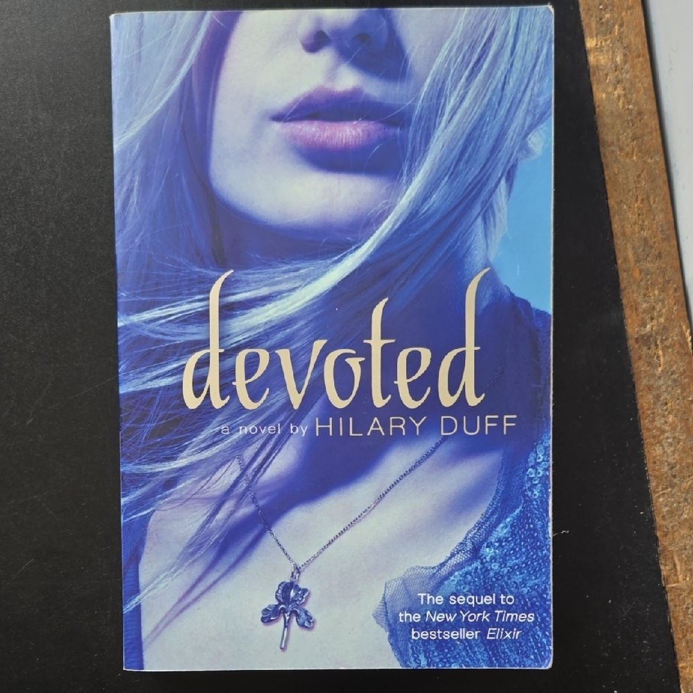 Hilary Duff Elixir, True & Devoted Book Set - Picture 4 of 4